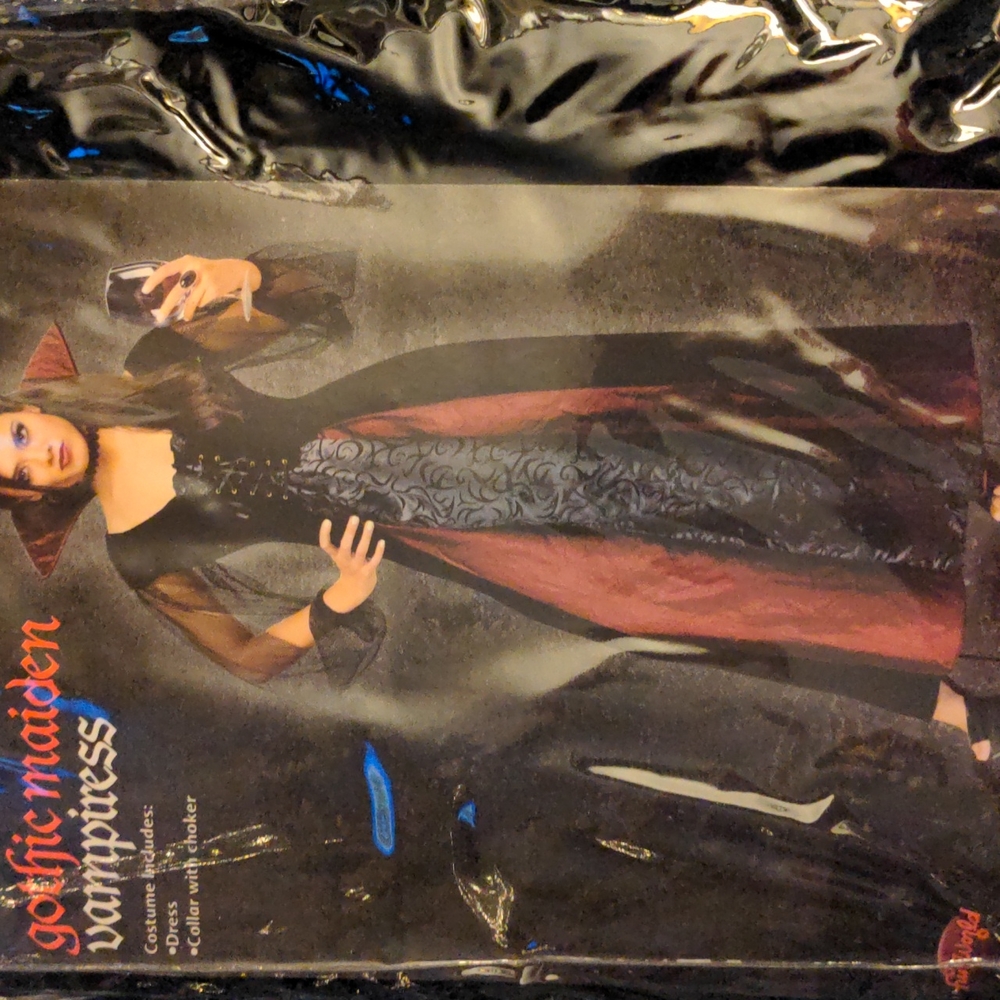 New Halloween costume - Picture 3 of 3